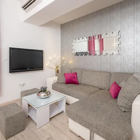 My Place De Luxe Apartment *