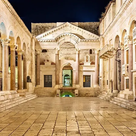 My Place De Luxe * Split